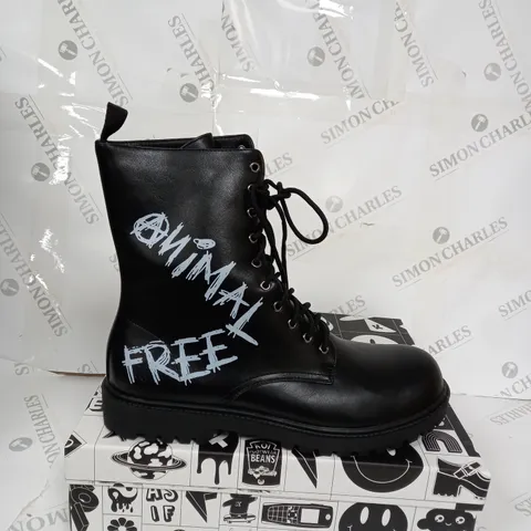 BOXED KOI FOOTWEAR THE STATEMENT ANIMAL FREE MENS MILITARY BOOTS SIZE 11