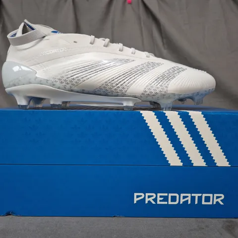 BOXED PAIR OF ADIDAS PREDATOR ELITE FOOTBALL BOOTS IN WHITE UK SIZE 9