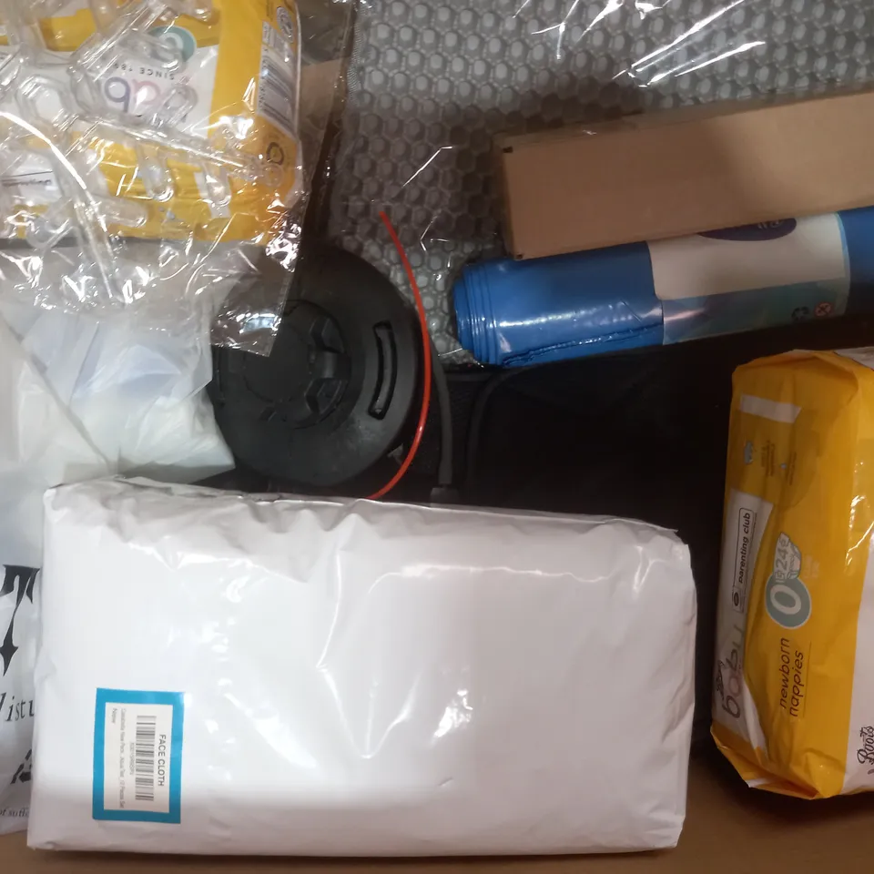 BOX OF APPROXIMATELY 15 ASSORTED HOUSEHOLD ITEMS TO INCLUDE NEWBORN NAPPIES, TOTE BAG, ETC