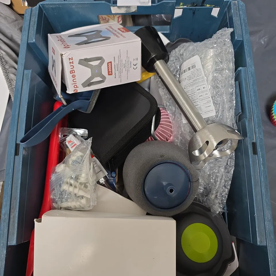 APPROXIMATELY 15 ASSORTED HOUSEHOLD ITEMS TO INCLUDE WASHING MACHINE CLEANER, BIN LINERS, DRILL BITS, CUPCAKE MOULDS & MEASURING SPOON