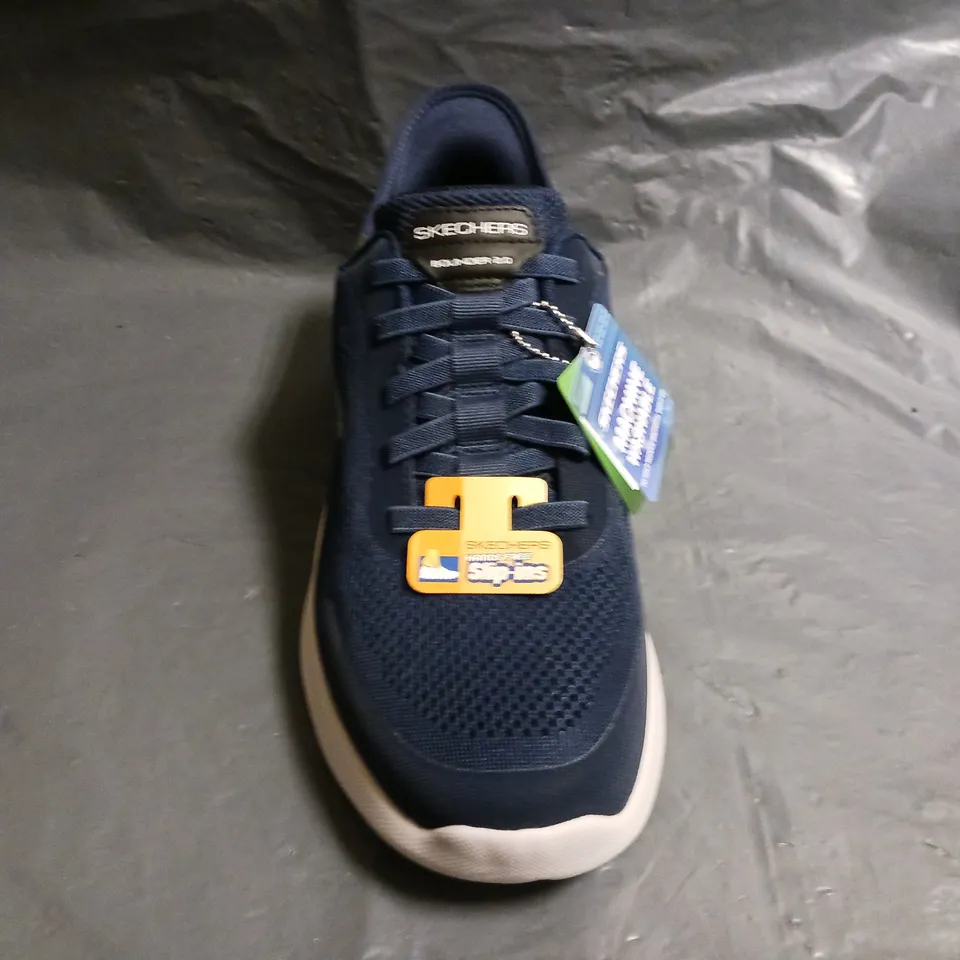 BOXED PAIR OF SKECHERS SLIP-ON SHOES IN NAVY UK SIZE 9