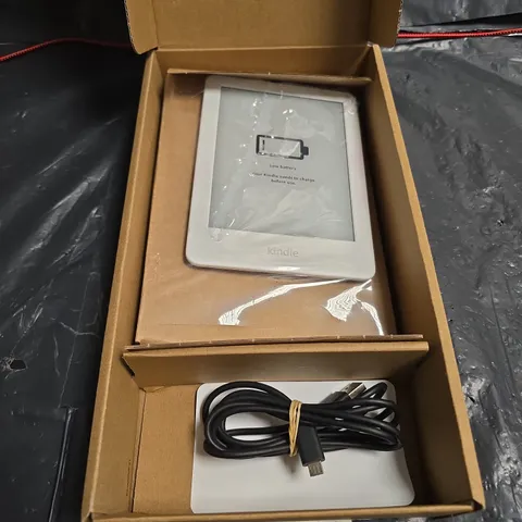 AMAZON KINDLE (PREVIOUS GENERATION) WITH FRONT LIGHT – WHITE – BOXED 