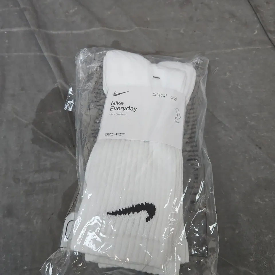 NIKE EVERYDAY COTTON CUSHIONED CREW SOCKS – WHITE, UK 8-11, PACK OF 3