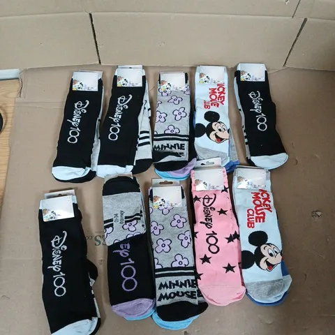 APPROXIMATEY 25 DISNEY KIDS SOCKS IN 3 VARIOUS SIZES 