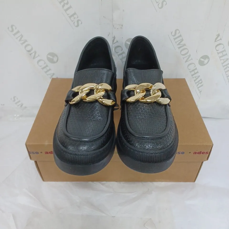 BOXED ADESSO LADIES FLAT SHOES WITH GOLD CHAIN DETAIL BLACK SIZE EU 39