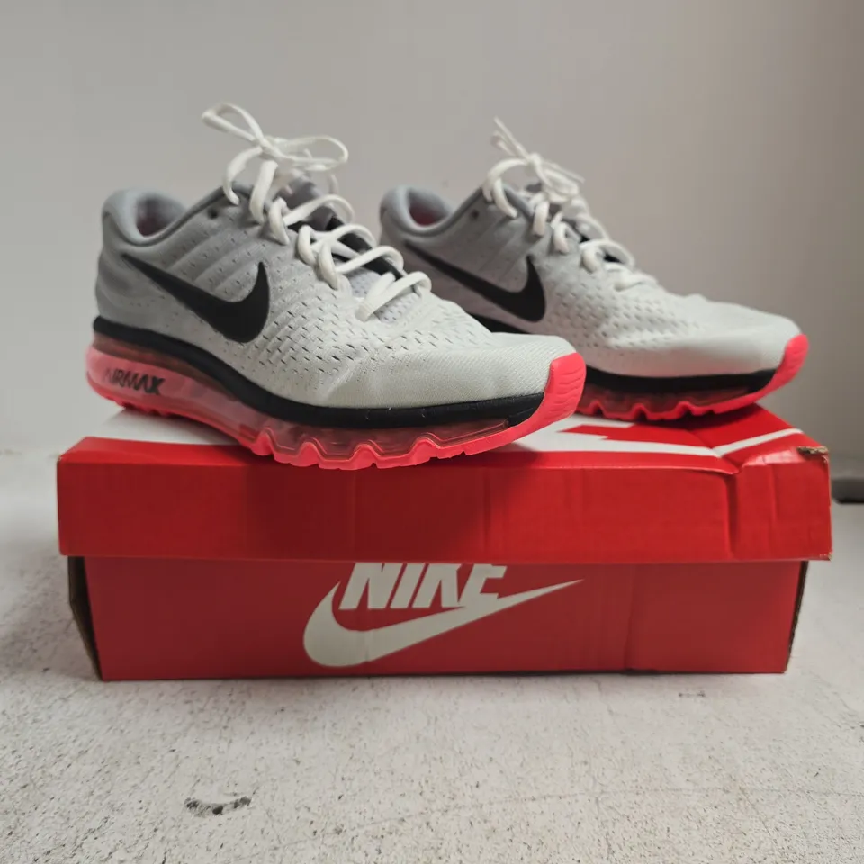 BOXED PAIR OF NIKE AIR MAX TRAINERS IN WHITE-GREY GRADIENT/BLACK/RED SIZE UK 8