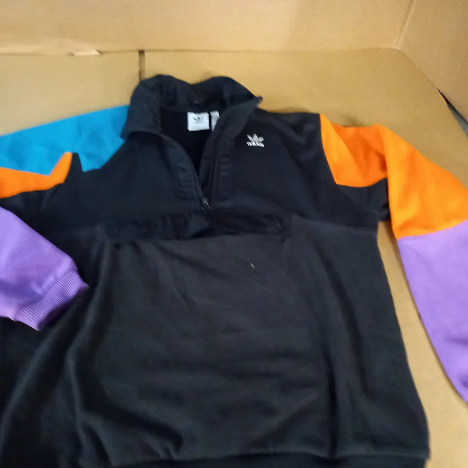 ADIDAS HALF ZIP JUMPER WITH COLOUR BLOCK SLEEVES - UK S