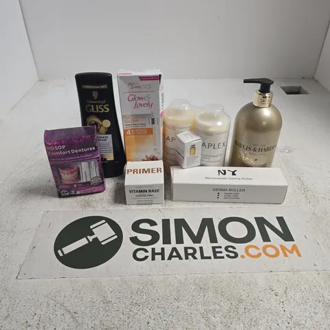 APPROXIMATELY 15 ASSORTED HEALTH & BEAUTY PRODUCTS TO INCLUDE BAYLIS & HARDING, HAND WASH, REVOLUTION VITAMIN BASE PRIMER, OLAPLEX TRIO, ETC - COLLECTION ONLY