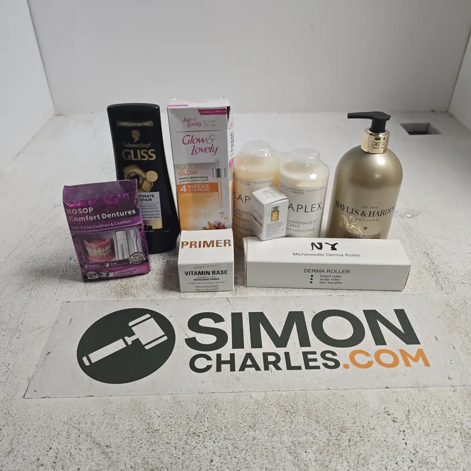 APPROXIMATELY 15 ASSORTED HEALTH & BEAUTY PRODUCTS TO INCLUDE BAYLIS & HARDING, HAND WASH, REVOLUTION VITAMIN BASE PRIMER, OLAPLEX TRIO, ETC - COLLECTION ONLY