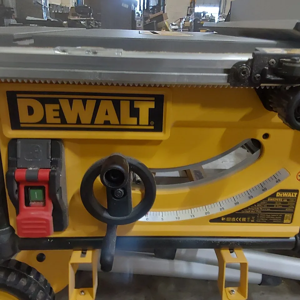 DEWALT DWE7492 250MM PORTABLE TABLE SAW 2000W 240V WITH DEWALT DE7400 HEAVY DUTY STAND