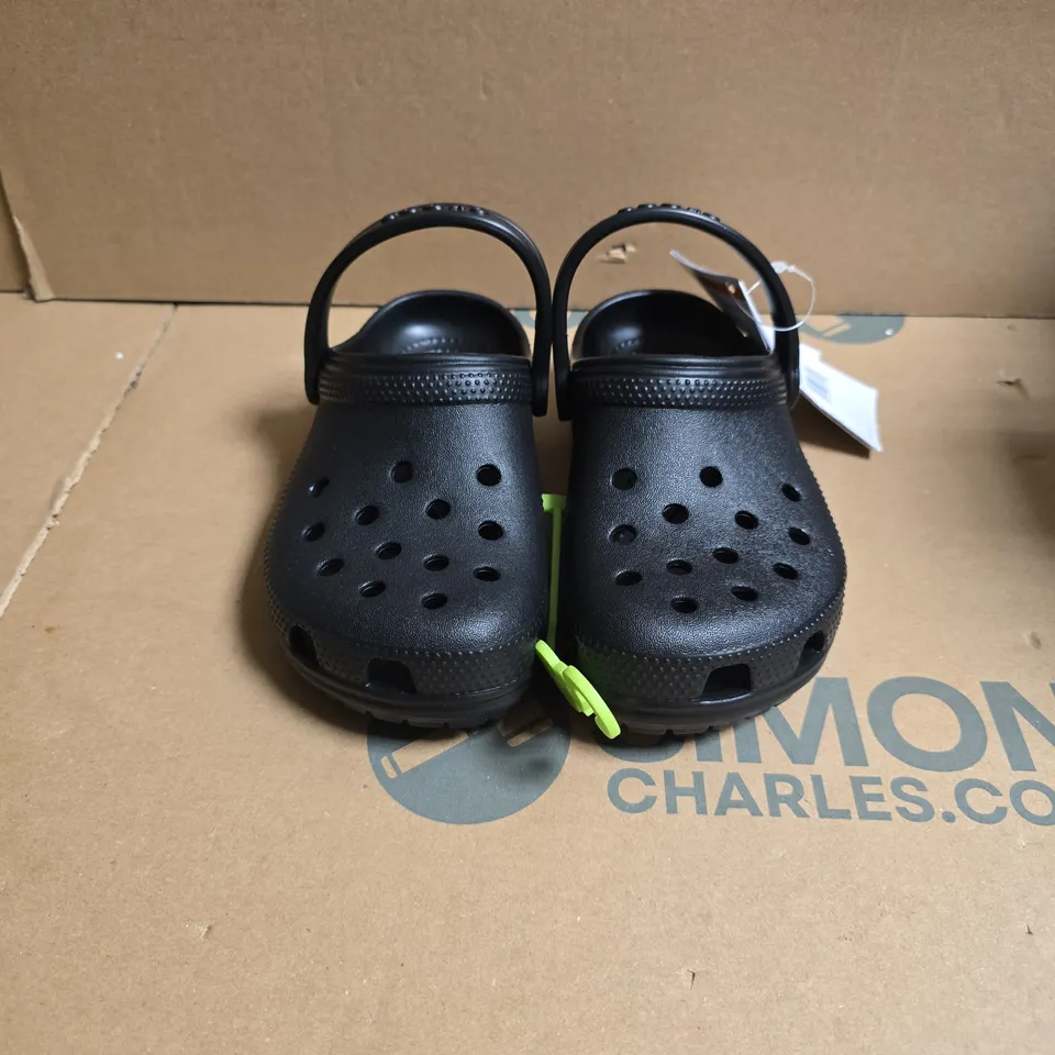 CROCS CLASSIC CLOG T – BLACK, KIDS' SHOES WITH BACK STRAP – SIZE C12