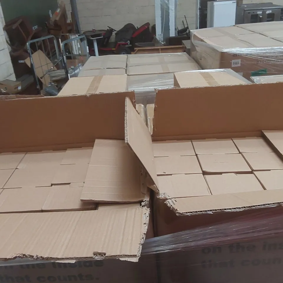 PALLET CONTAINING APPROXIMATELY 850x BRAND NEW SPONGEBOB 'WHEN THE CAFFEINE HITS' MUGS