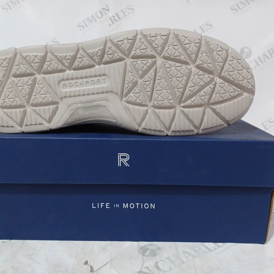 BOXED PAIR OF ROCKPORT CAYDEN TRAINERS IN OLIVE UK SIZE 8