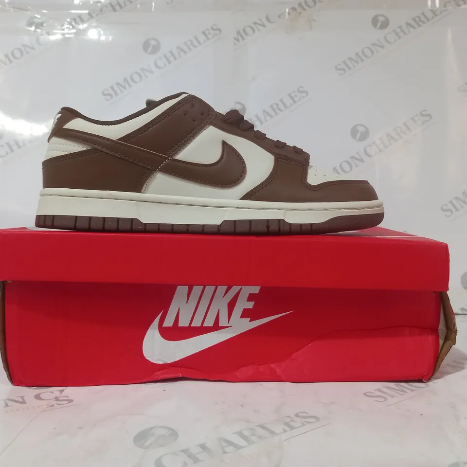 BOXED PAIR OF NIKE DUNK LOW SHOES IN BROWN/OFF WHITE UK SIZE 8