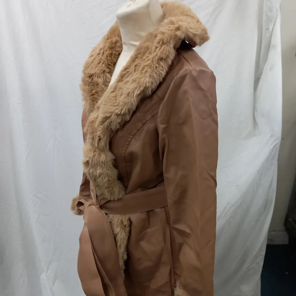 BEIGE / TAN COAT WITH FUR ON ALL EDGES - SIZE S