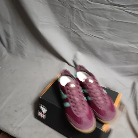 GOLA CLASSICS BURGUNDY SUEDE TRAINERS – UK 6 WITH TEAL STRIPES