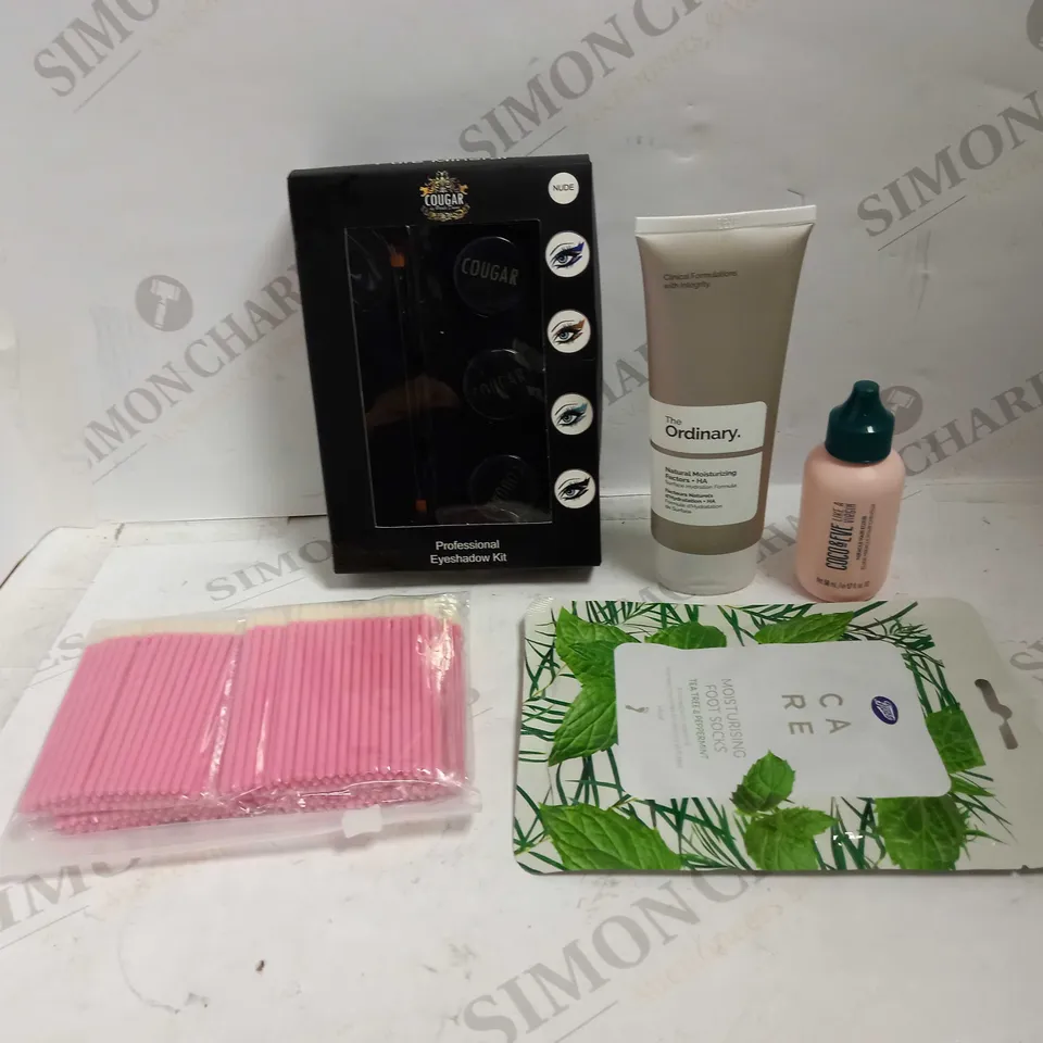 LOT OF APPROXIMATELY 20 ASSORTED HEALTH & BEAUTY ITEMS, TO INCLUDE EYESHADOW KIT, FACE MASK, MOISTURISER