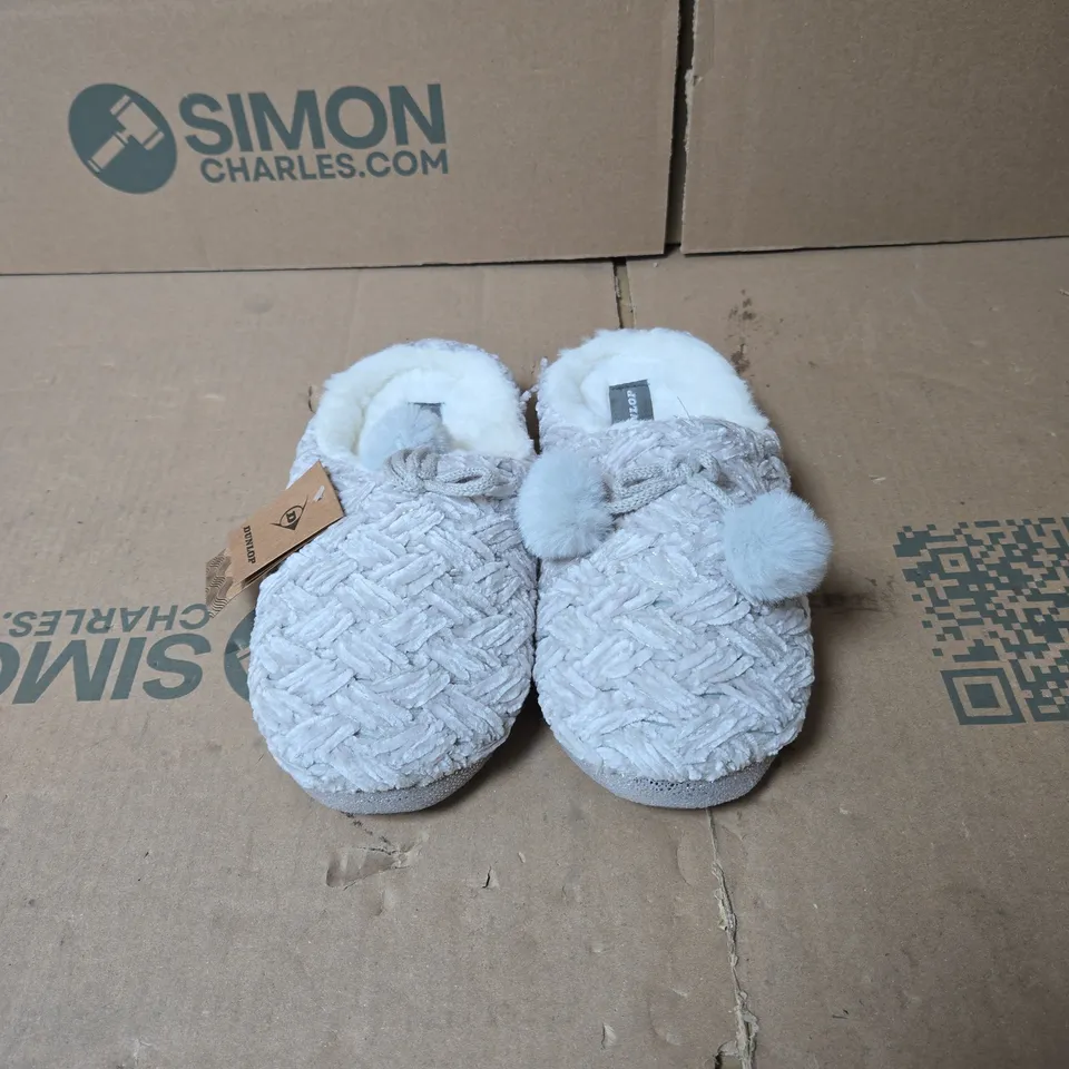 DUNLOP GRACE SLIPPERS LIGHT GREY SIZE 5 WITH TAGS. UNBOXED