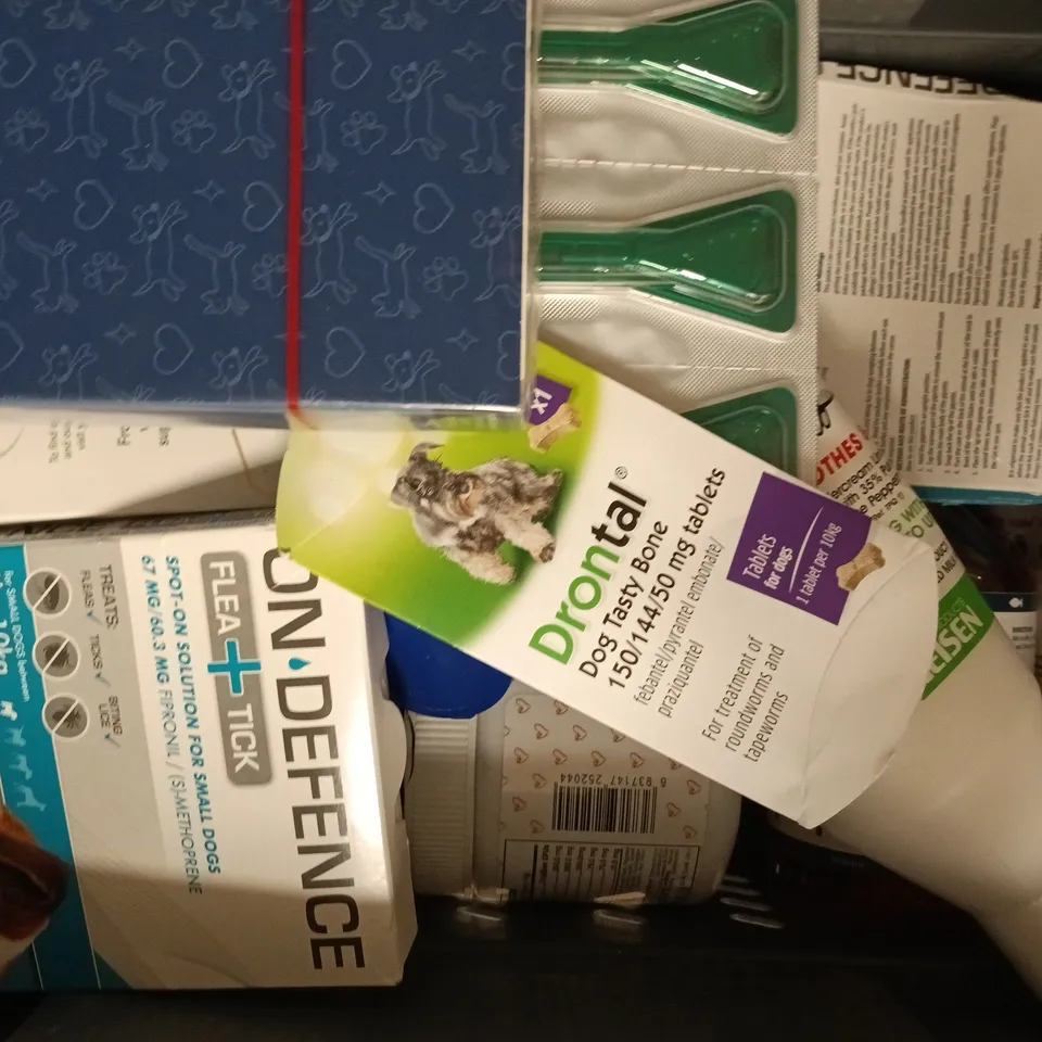 APPROXIMATELY 10 ASSORTED HOUSEHOLD ITEMS TO INCLUDE DRONTAL, ON DEFENCE, ETC