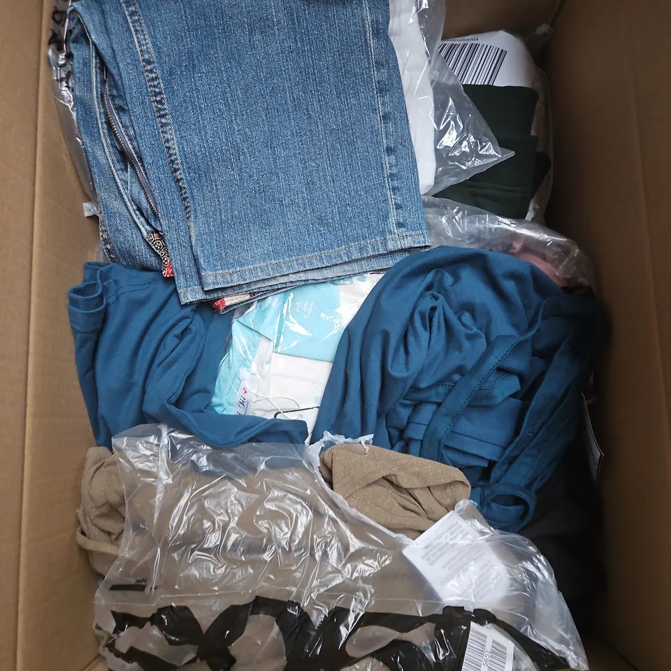APPROXIMATELY 25 ASSORTED CLOTHING AND FASHION PRODUCTS IN VARIOUS STYLES AND SIZES - COLLECTION ONLY