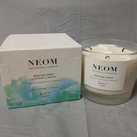 NEOM Bedtime Hero Scented Candle – Chamomile, Ylang Ylang & Cedarwood (420g) – Boxed