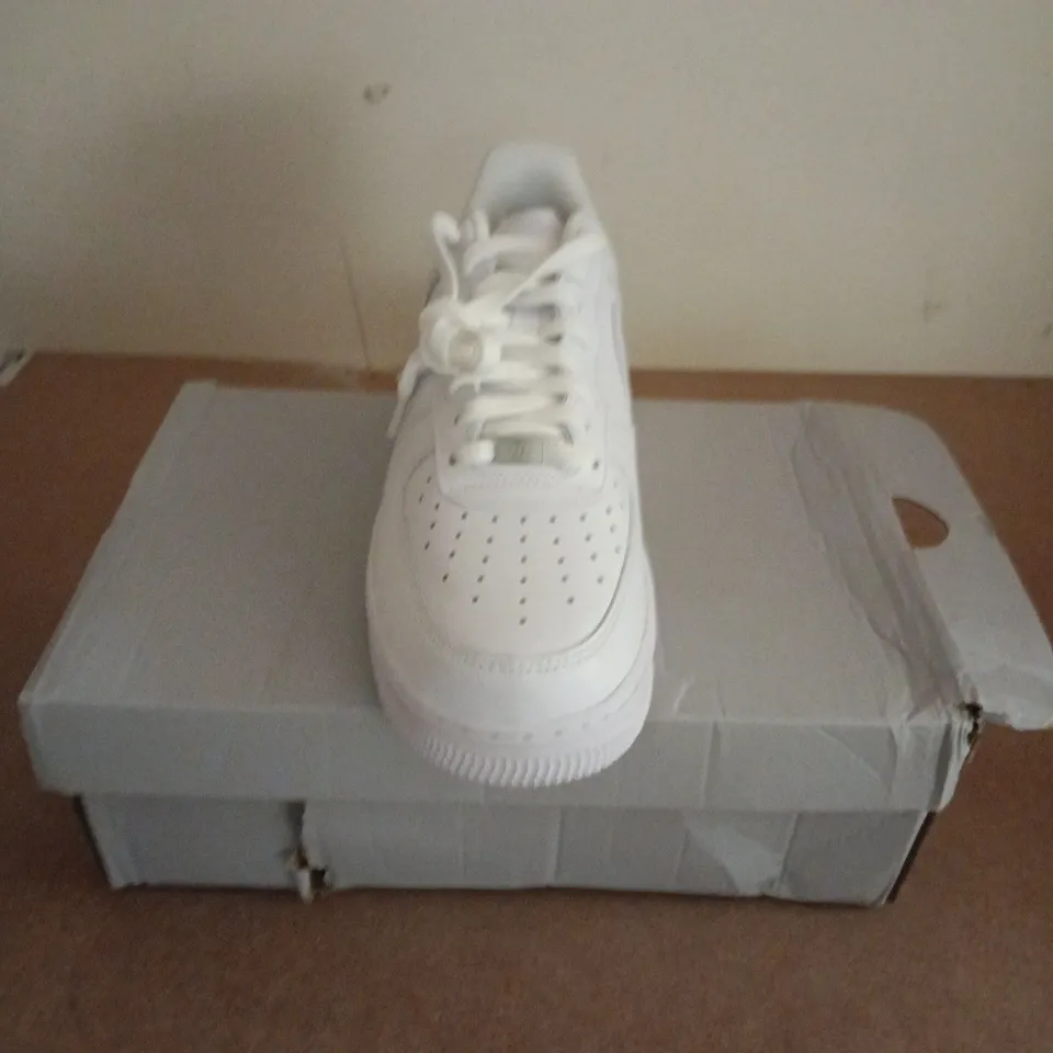 BOXED PAIR OF NIKE AIR FORCE 1 '07 IN WHITE