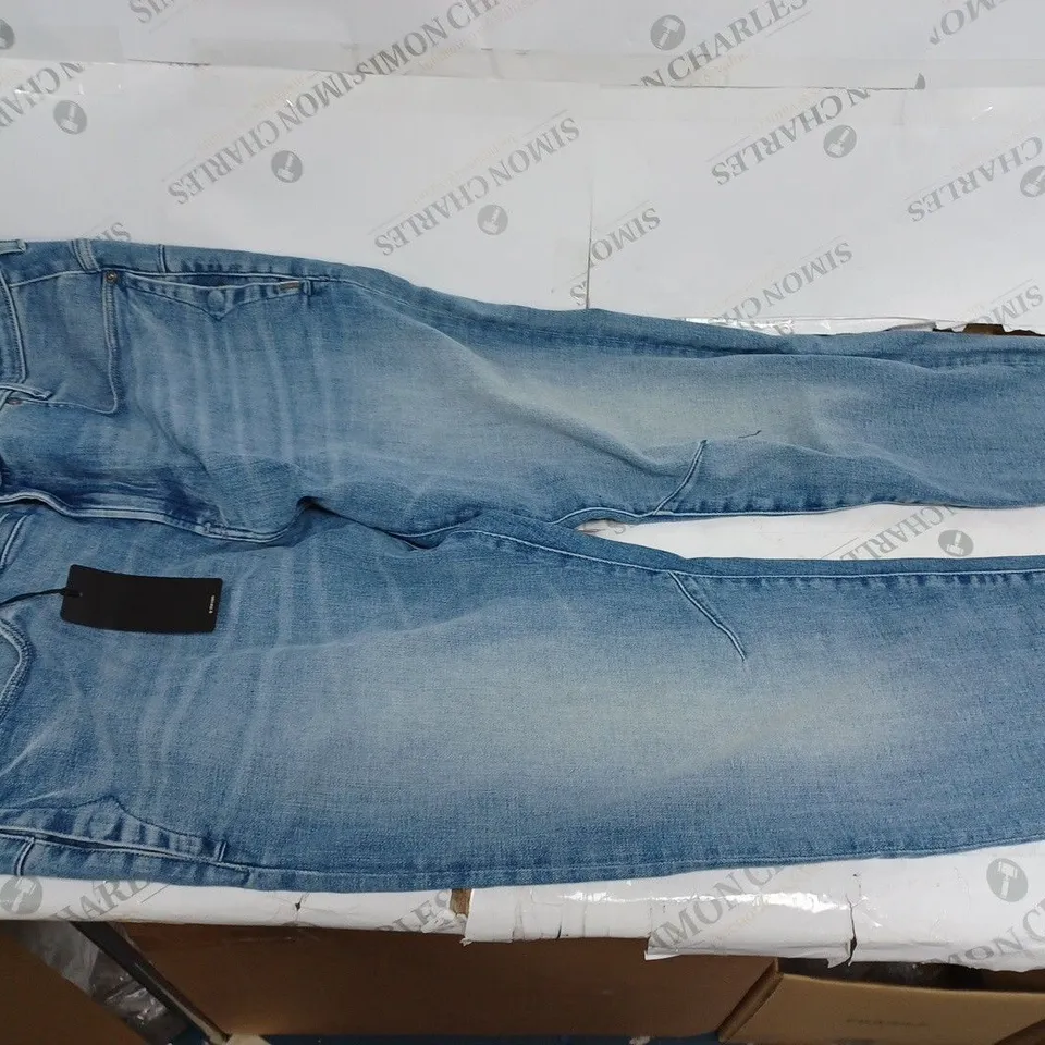 GRAW SLIM LIGHT BLUE JEANS- W38 L34