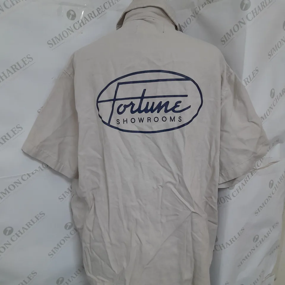 BERSHKA PRINTED ZIP UP SHORT SLEEVE SHIRT IN STONE SIZE M