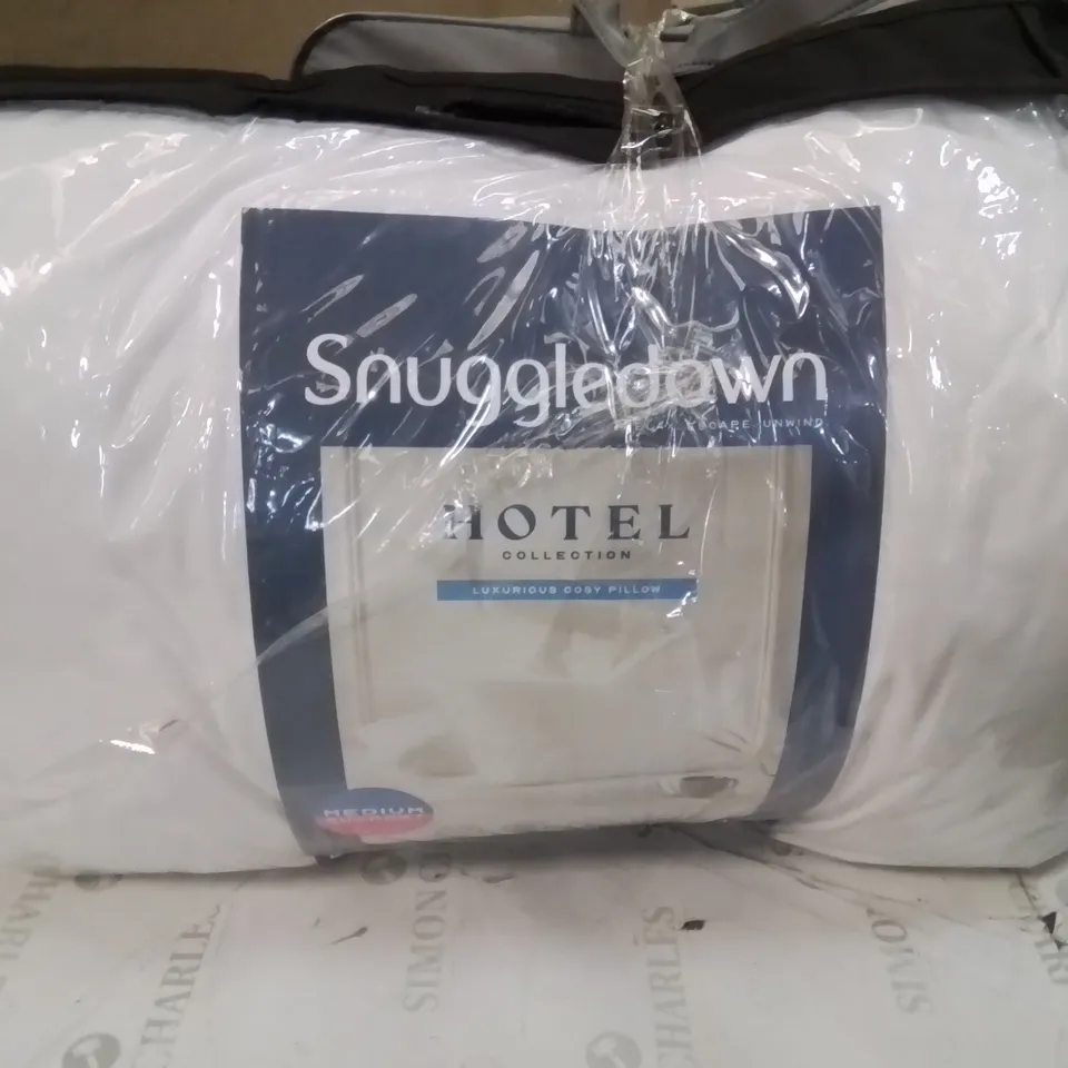 SNUGGLEDOWN HOTEL COLLECTION DOUBLE DUVET AND PILLOW SET
