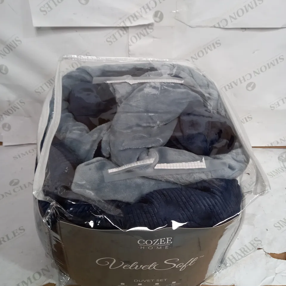 COZEE HOME 2 PACK EMBOSSED VELVETSOFT 4 PIECE DUVET SET - BLUE, SINGLE 