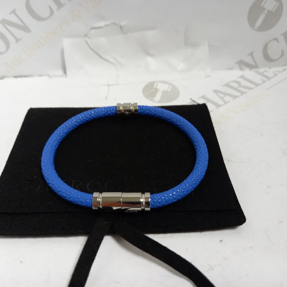 BOXED TAYROC MAGNECTIC BLUE BANGLE WITH SILVER EFFECT DETAIL 