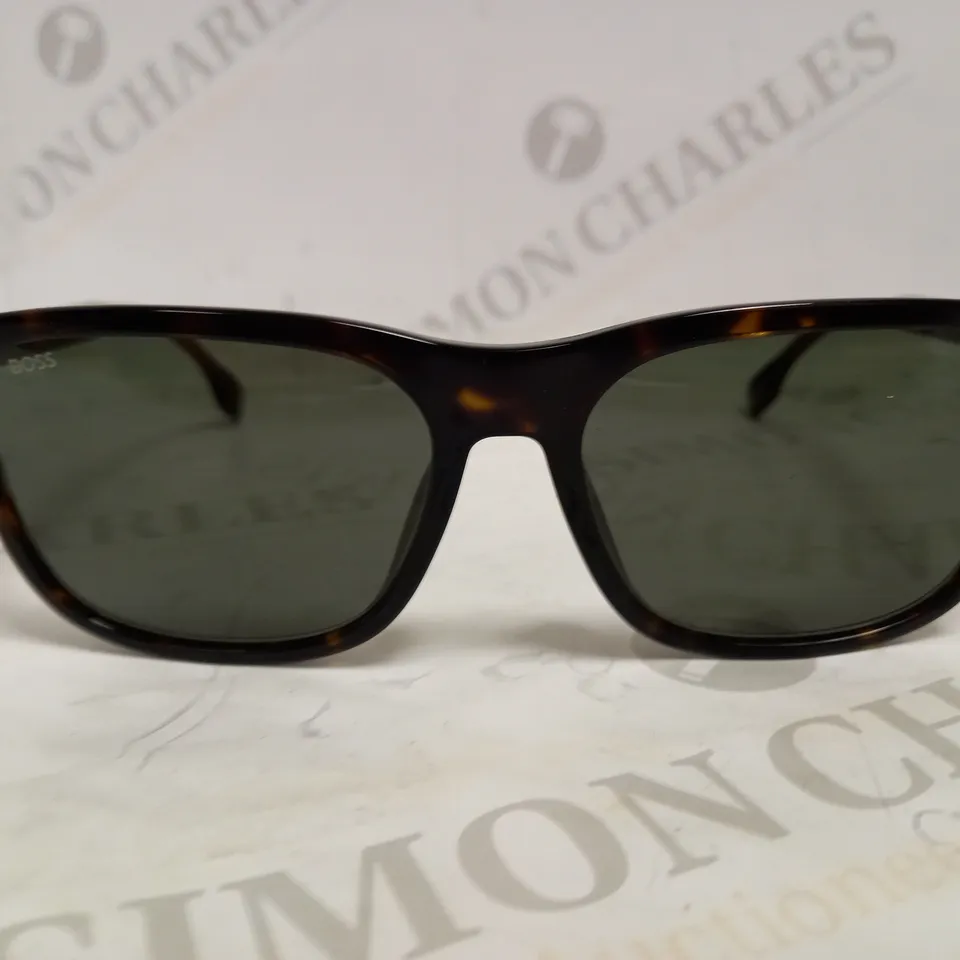 HUGO BOSS RECTANGLE SUNGLASSES  RRP £150
