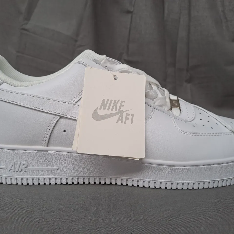 PAIR OF NIKE AIR FORCE 1 SHOES IN WHITE UK SIZE 11