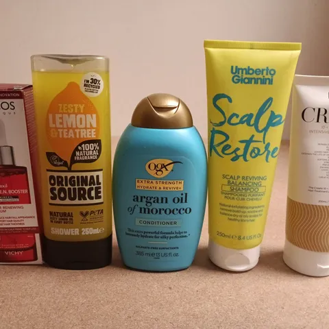 APPROXIMATELY 15 ASSORTED HEALTH & BEAUTY PRODUCTS TO INCLUDE WYPE , DERCOS AND UMBERTO GIANNINI 