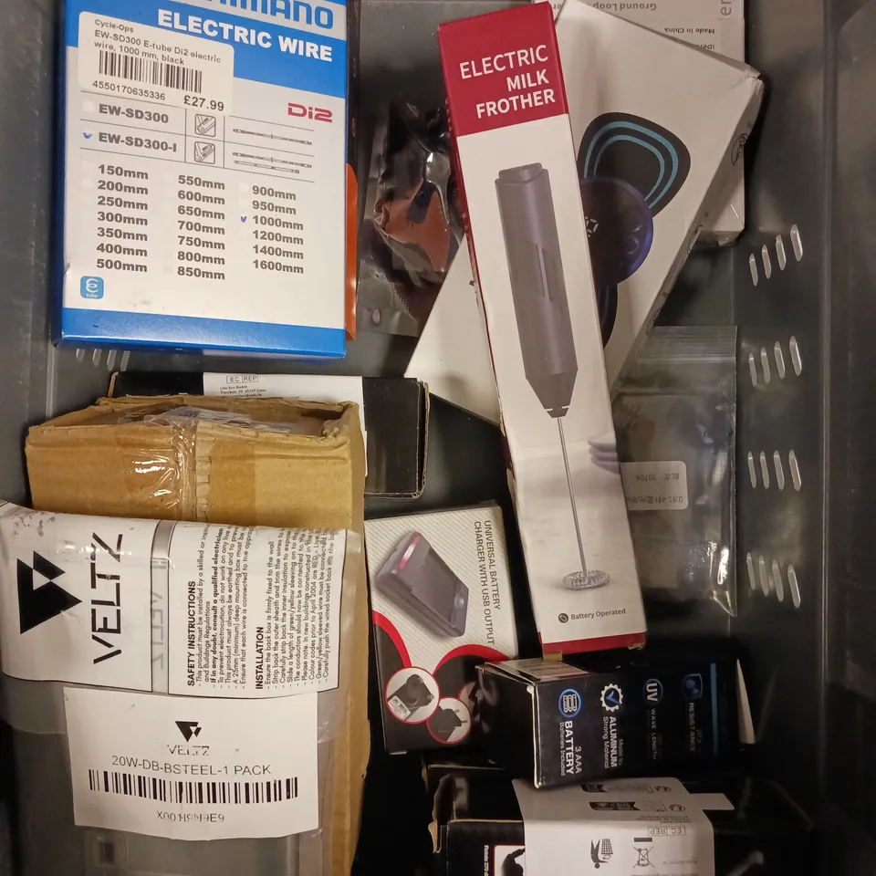 APPROXIMATELY 15 ASSORTED ELECTRICAL PRODUCTS TO INCLUDE ELECTRIC HAND WARMERS, UNIVERSAL BATTERY CHARGER, ELECTRIC MILK FROTHER ETC 