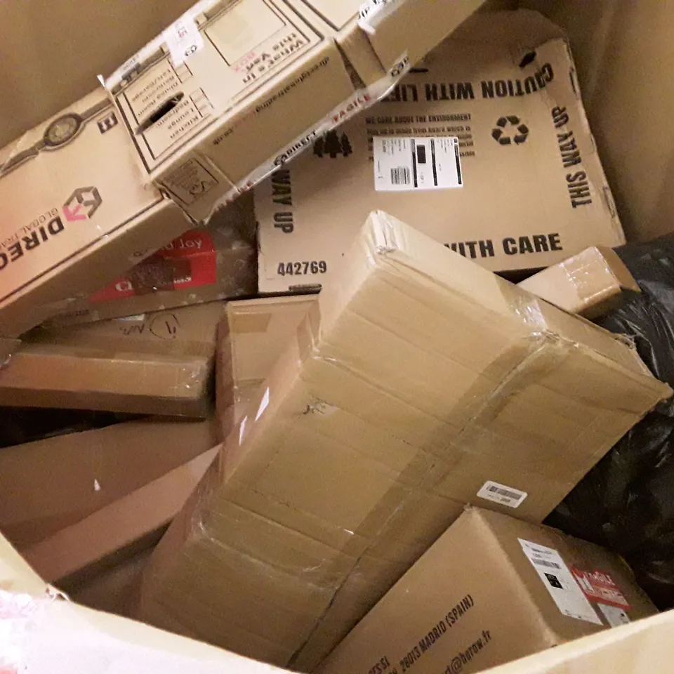 PALLET OF ASSORTED PRODUCTS INCLUDING LEAF BLOWER, AIR FRYER, PROUS CONVECTOR HEATER, FREE STANDING LAMP 