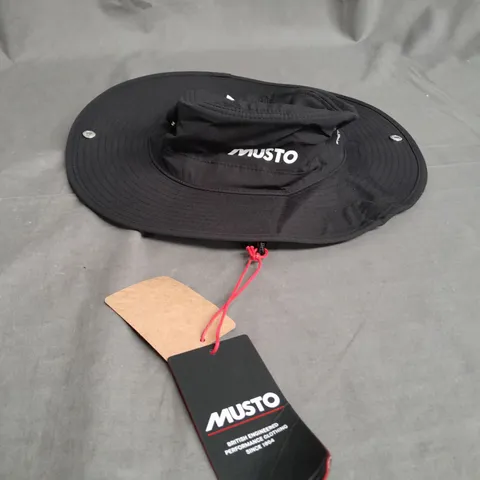 MUSTO EVO FD BRIMMED HAT IN BLACK