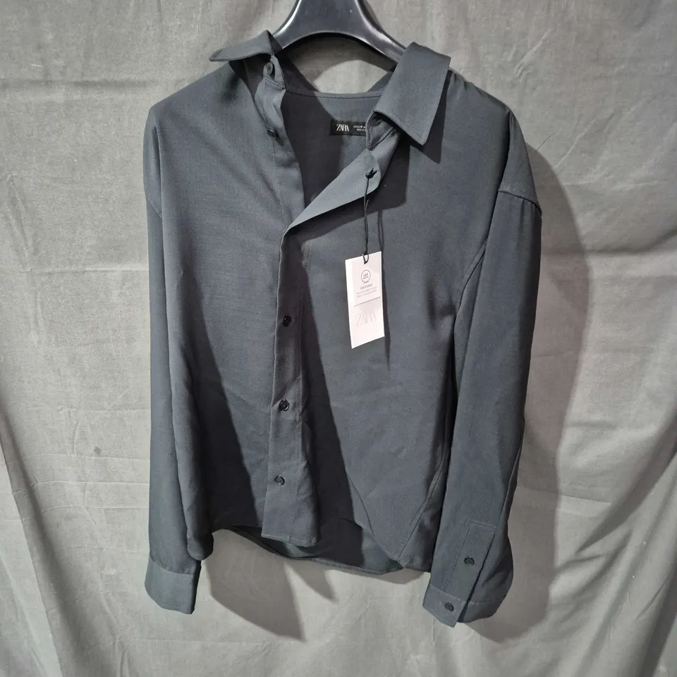 ZARA MEN'S SHIRT – DARK BLUE BREATHABLE FABRIC, SIZE UK M (EU 40)