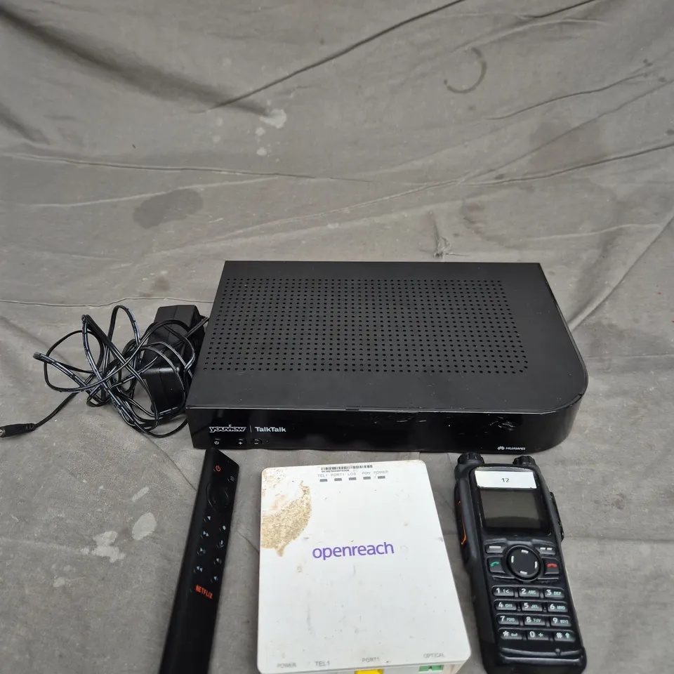 APPROXIMATELY 15 ELECTRICAL ITEMS TO INCLUDE - REMOTE CONTROLS, WIFI HUB AND POWER ADAPTERS