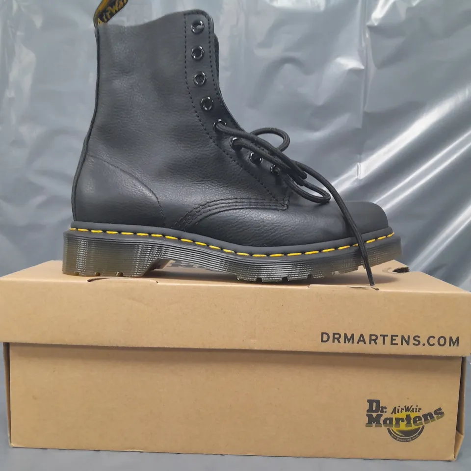 BOXED PAIR OF DR MARTENS 1460 PASCAL ANKLE BOOTS IN BLACK UK SIZE 5