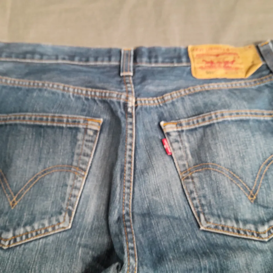 LEVIS 501 JEANS IN BLUE - W32 L30
