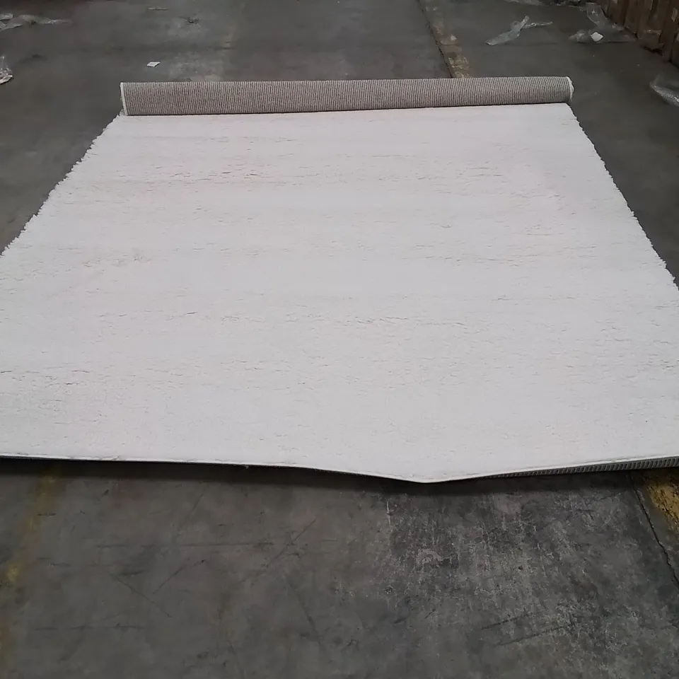 QUALITY DESIGNER AREA RUG APPROXIMATELY 275X180CM