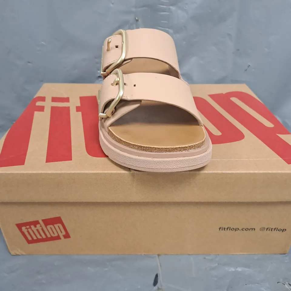 BOXED PAIR OF FITFLOP OPEN TOE BUCKLE STRAP SANDALS IN NUDE SIZE UK 4