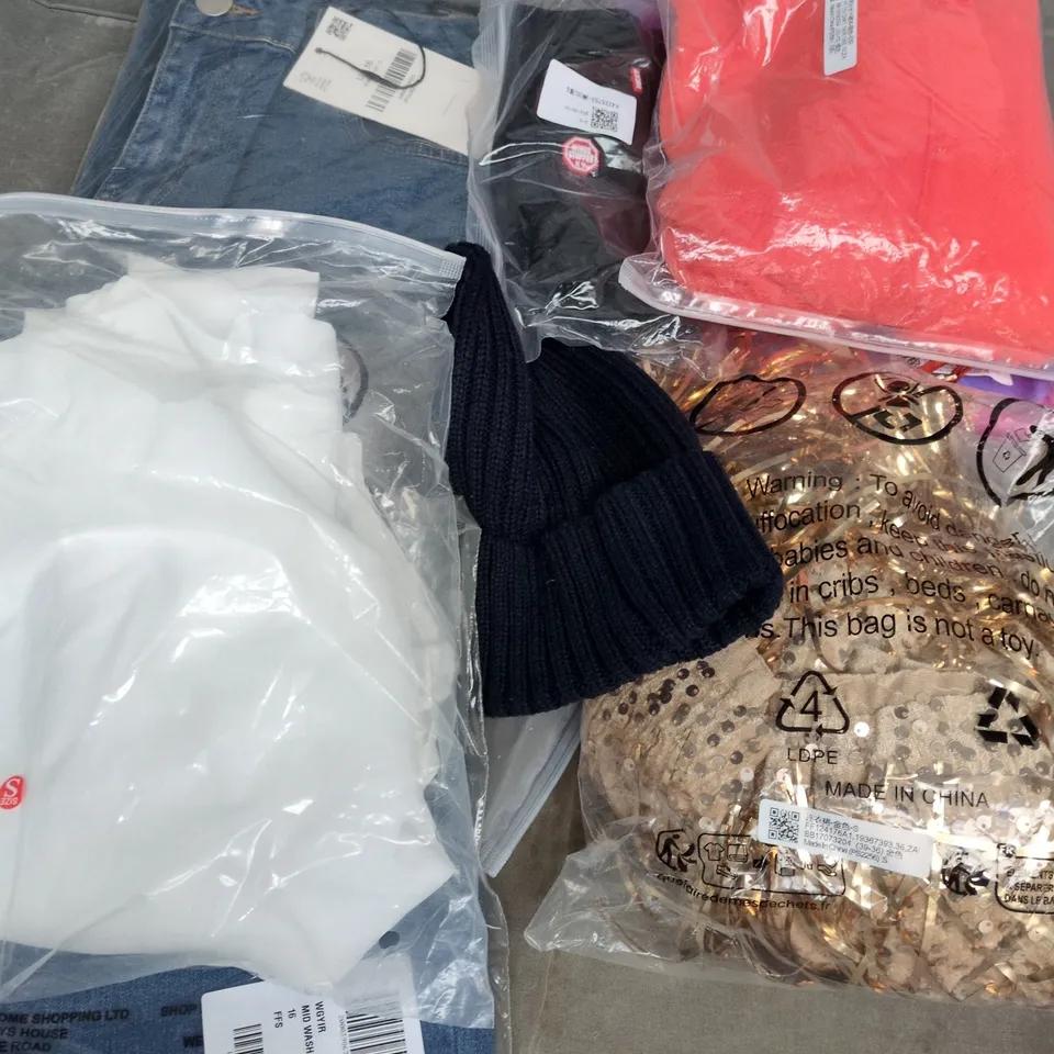 APPROXIMATELY 25 ASSORTED CLOTHING ITEMS IN VARIOUS SIZES, STYLES & COLOURS TO INCLUDE BRANDS SUCH AS PIXIEGIRL, HKXY, RIHOAS, ETC - COLLECTION ONLY