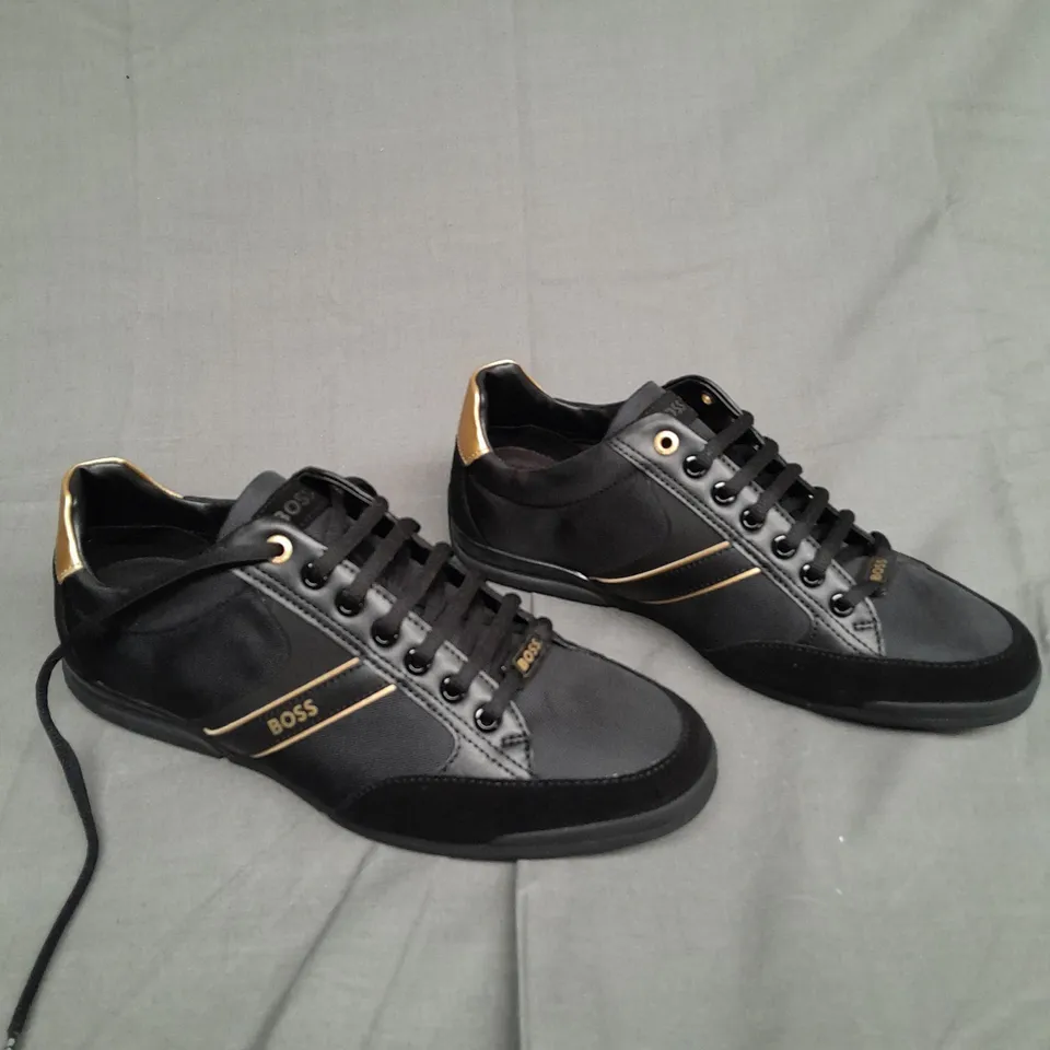 BOXED PAIR OF BOSS SATURN LOW BLACK/GOLD SIZE UK 6