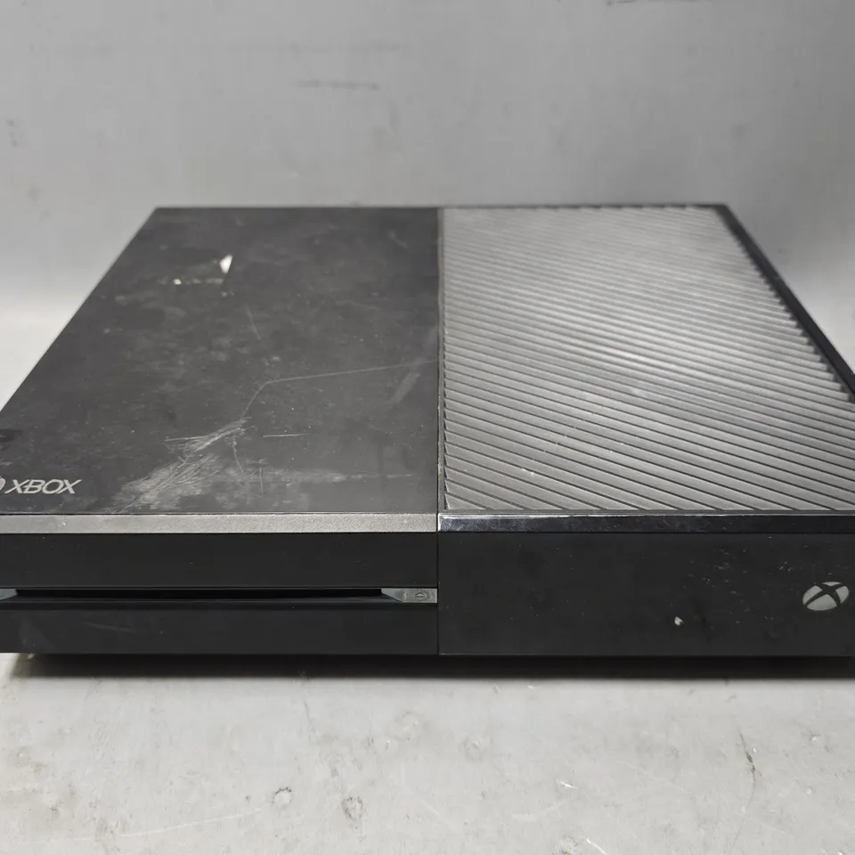 XBOX ONE GAMING CONSOLE IN BLACK