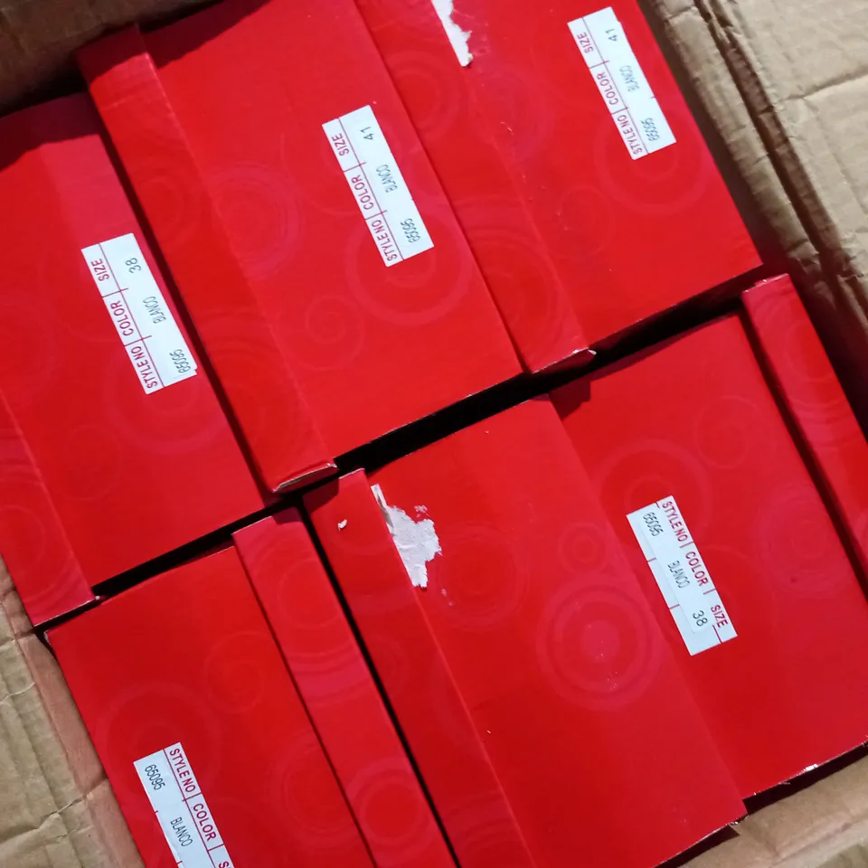 APPROXIMATELY 12 BOXED PAIR OF BLOCK HEELED SANDALS VARIOUS SIZES TO INCLUDE SIZE 38EU 