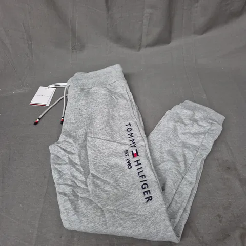 TOMMY HILFIGER ESSENTIAL SWEATPANTS  IN LIGHT GREY HEATHER SIZE KIDS 140