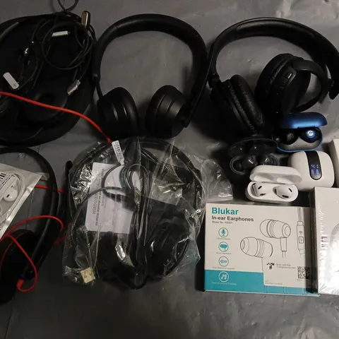 LOT OF APPROXIMATELY 20 ASSORTED AUDIO ITEMS TO INCLUDE JBL HEADPHONES AND HUAWEI TWS EARBUDS