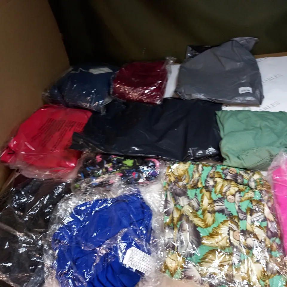 BAG OF APPROX 10 ASSORTED CLOTHING ITEMS TO INCLUDE - MAISON DE NIMES - EMELIA